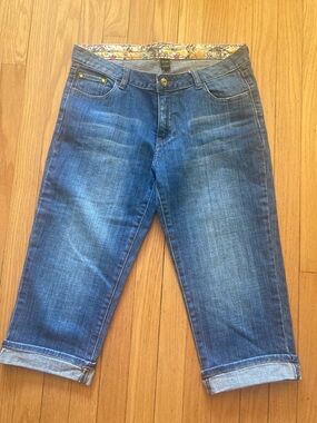 Junior’s Women’s Blue Denim Knee Jeans